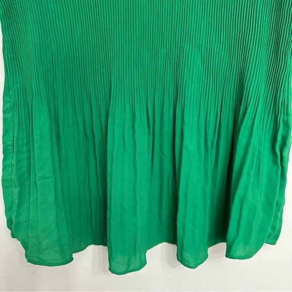 Adrianna Papell Pleated Flutter Sleeve Blouse Kelly Green Size Medium NWT - Picture 3 of 7